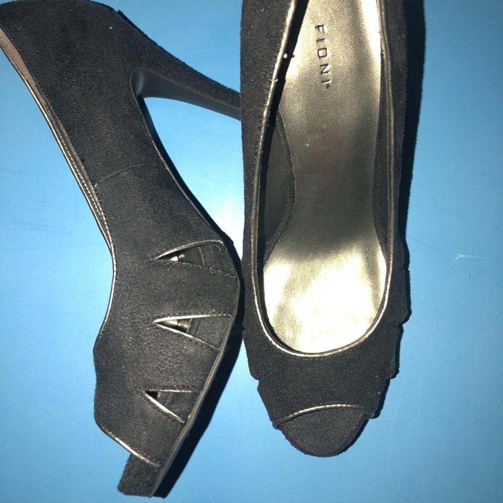 FIONI HEELS.